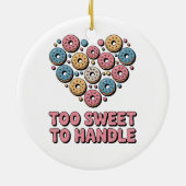 Te zoet om te hanteren | Donut Kinder Keramisch Ornament (Achterkant)