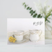 Tea Cup en Gele dagen RSVP Reply Kaart (Staand voorkant)