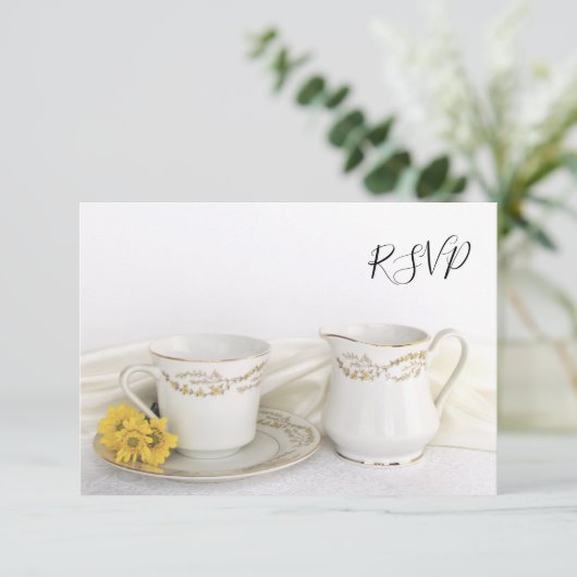 Tea Cup en Gele dagen RSVP Reply Kaart (Staand voorkant)