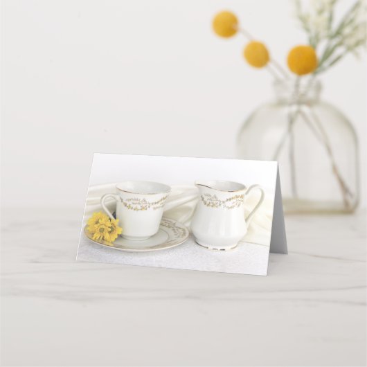 Tea Cup en Yellow Daisies Wedding Plaatskaartje (Voorkant)