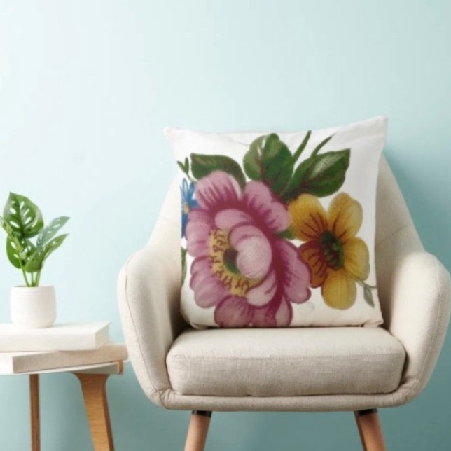 Tea Cup Floral Bouquet Kussen (Sophisticated monogramed throw pillow with an elegant floral design. )