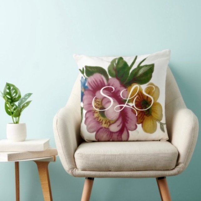 Tea Cup Floral Bouquet Kussen (Sophisticated monogramed throw pillow with an elegant floral design. 
)