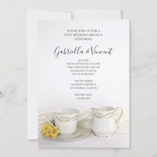 Tea Cup met Gele Daisies Post Wedding Brunch Kaart (Voorkant)