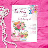 Tea party's verjaardagskop gevuld met magenta bloe kaart