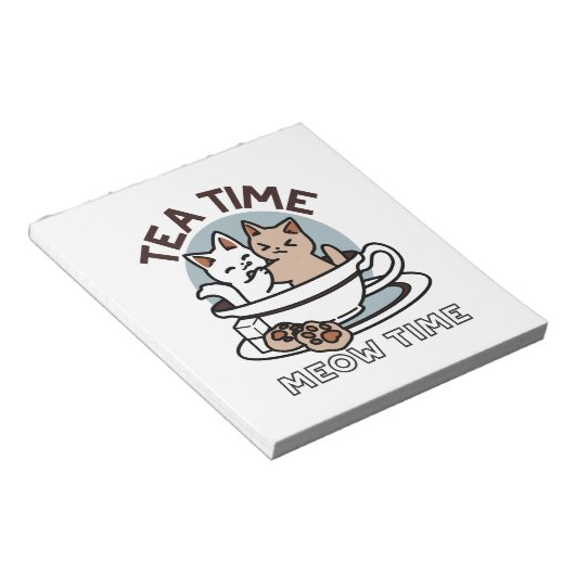 Tea Time Meow Time - Schattige kat en thee ontwerp Notitieblok (Schuin)
