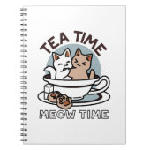 Tea Time Meow Time - Schattige kat en thee ontwerp Notitieboek (Voorkant)