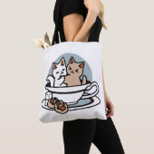Tea Time Meow Time - Schattige kat en thee ontwerp Tote Bag (Dichtbij)