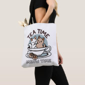 Tea Time Meow Time - Schattige kat en thee ontwerp Tote Bag (Dichtbij)