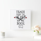 teach from the heart not the book teachers vierkante klok (Huis)