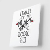 teach from the heart not the book teachers vierkante klok (Hoek)