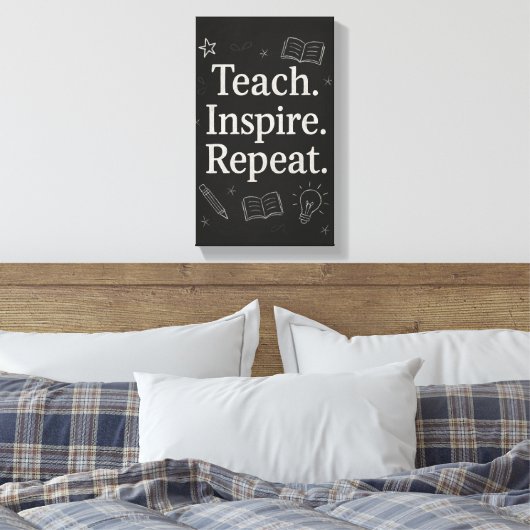 Teach Inspire Repeat – Vetgedrukte schoolbordleraa Canvas Afdruk (Insitu (Slaapkamer))