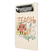 Teach Love Inspire – Schattigee schoolbenodigdhede Mini Klembord (Angled2)