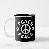 Teach Peace Tweekleurige Koffiemok (Links)