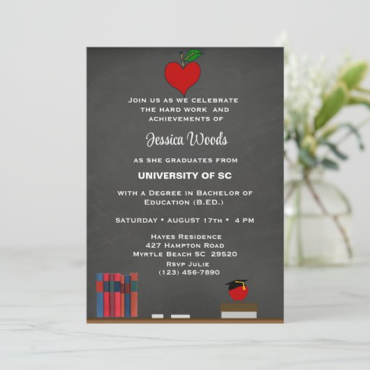 Teacher Chalkboard Heart Afstuderen Invitation Kaart (Staand voorkant)