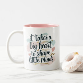 Teacher Coffee Mug – It Takes a Big Heart to Shape Tweekleurige Koffiemok
