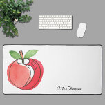 Teacher Gift Apple Bureaumat<br><div class="desc">Dit stijlvolle bureau pad is versierd met een rode appel. Gemakkelijk aan te passen. Perfect als een cadeau voor een leraar. Originele Waterverf © Michele Davies.</div>