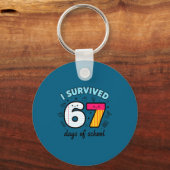 Teacher I Survived 67 Days Of School Funny 100th D Sleutelhanger (Voorkant)