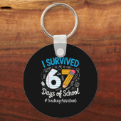 Teaching Istant Survived 67 Days Of School Humor D Sleutelhanger (Voorkant)
