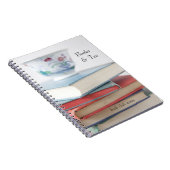 Teacup on book stack book club notitieboek (Rechterzijde)