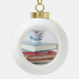 Teacup op boekstapel keramische bal ornament