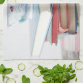 Teacup op boekstapel theedoek (Gevouwen)