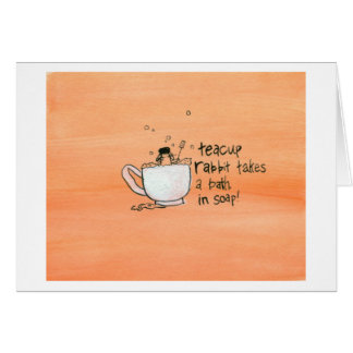 Teacup Rabbit neemt een bad. In zeep!