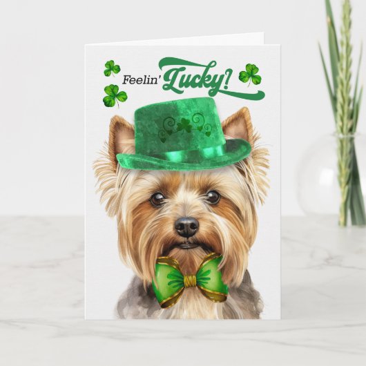 Teacup Yorkie Dog Feelin' Lucky St Patrick's Day Feestdagen Kaart (Voorkant)