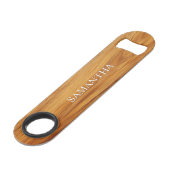 Teak houten afbeeldingslogo witte tekst speed flessenopener (Voorkant Gekanteld)