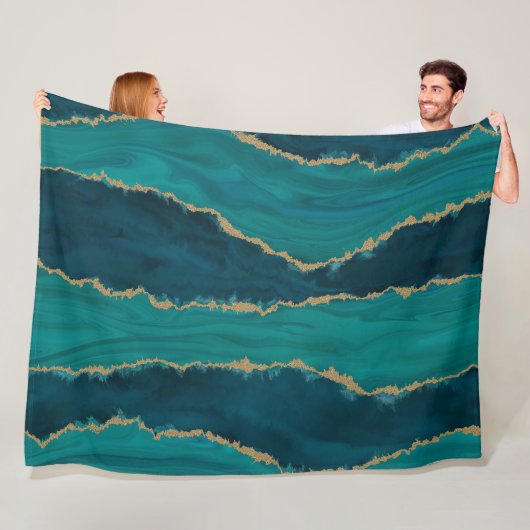 Teal Agate Waves – Abstracte Marmer met Goud Fleece Deken (In situ)