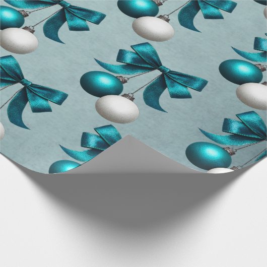 Teal and White Christmas Bauble Ornament  Cadeaupapier (Hoek)