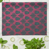 Teal Damast en Schedels op Getextureerde Heet Roze Theedoek (Gevouwen)