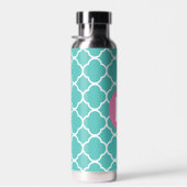 Teal Quatrefoil Pattern Custom Pink Monogram Waterfles (Rechts)