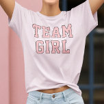 Team Baby Girl Blush Roze Baby Genderfeest T-shirt<br><div class="desc">Roze,  sportief "Team Girl"-damesshirt met sportief karakter</div>