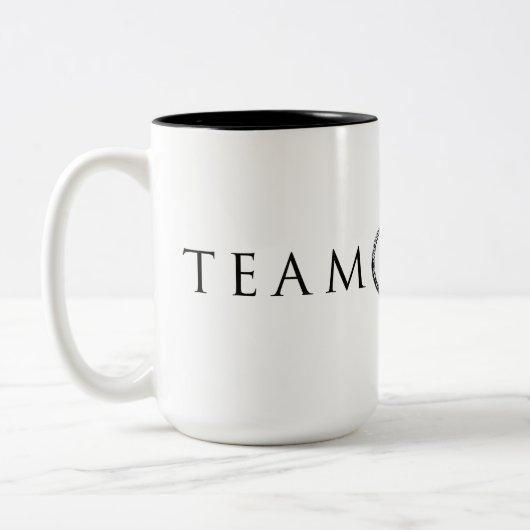 Team Black - Mok met twee tonnen witte koffie (Links)