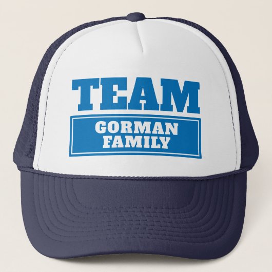Team blauw gepersonaliseerde teamnaam of familiena trucker pet (Voorkant)