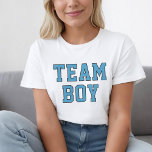 Team Boy Blue Baby Gender onthulling party T-shirt<br><div class="desc">Licht blauw "Team Boy"-overhemdontwerp in sportief lettertype</div>