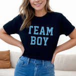 Team Boy Blue Baby Gender onthulling party T-shirt<br><div class="desc">Licht blauw "Team Boy"-overhemddesign met een donkergrijze vlek</div>