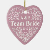 Team Bride aangepaste monogrammen & datum ornament (Rechts)