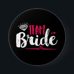 Team Bride Bachelorette Party Wedding Button<br><div class="desc">Knop voor teambruid. Perfect voor vrijgezellenfeest en vrijgezellenfeest accessoires voor de bruiloft. Marineblauw,  wit en roze met diamant en kleine hartjes. De achtergrondkleur kan aan uw gewenst kleurenthema worden aangepast. Deze pin is voor de bruidsmeisje,  bruidsmeisje,  familie en vrienden van de bruid.</div>
