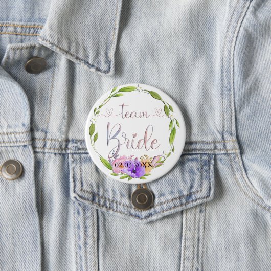 Team Bride. Blumen Kranz Button (In situ)