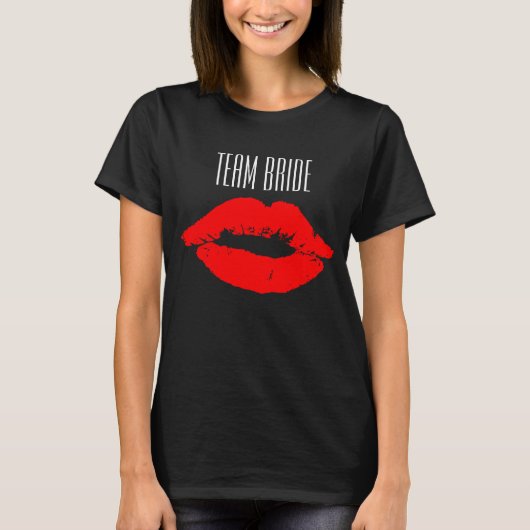 Team Bride Bridesmaids Naam Rode Lips Kisses T-shirt (Voorkant)