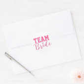 Team Bride Classy Pink Script Ronde Sticker (Envelop)