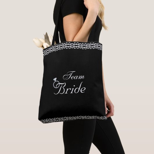 Team Bride, Diamond Ring & White Lace op Black Tote Bag (Dichtbij)