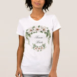 Team Bride Magnolia Winter Wedding Pine Tree T-shirt<br><div class="desc">Vier uw speciale dag met deze tijdloze en verfijnde huwelijksuitnodiging met delicate witte magnolia-bloemen omlijst door weelderig dennengroen. Het waterverf botanische kunstwerk zorgt voor een zacht, romantisch tintje met behoud van een elegant, minimalistisch gevoel. Volledig aanpasbaar met de namen van het paar, trouwdatum, locatie en details. Ideaal voor winterbruiloften, op...</div>