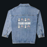 TEAM BRIDE Pink Champagne Diamond Bridal Denim Jacket<br><div class="desc">Beschikt over een originele marker illustratie van een sprankelende diamanten ring en twee glazen bruisende roze champagne, met TEAM BRIDE in een leuk lettertype. Perfect voor verlovingen, bruiloften, vrijgezellenfeesten, vrijgezellenfeesten en meer! Dit ontwerp is ook beschikbaar op andere producten. Zie je niet wat je zoekt? Hulp nodig bij maatwerk? Neem...</div>