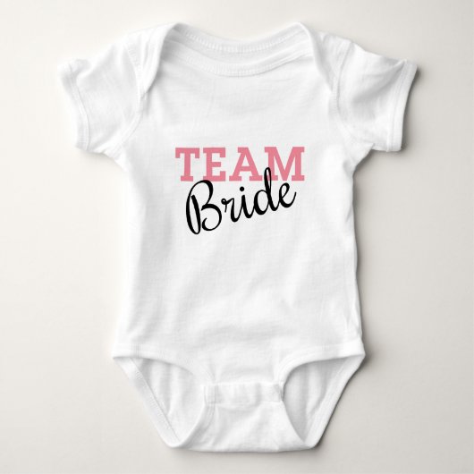Team Bride Roze Manuscript Romper (Voorkant)