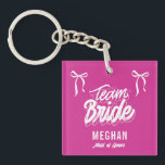 Team Bruid Coquette Boog Bruidsmeisje Gift Sleutelhanger<br><div class="desc">Show uw waardering met onze Team Bride Coquette Bow Bridesmaid Gift Sleutelhanger! Met een sierlijk boogontwerp en een vleugje vrouwelijke charme, is deze elegante sleutelhanger de perfecte blijk van dankbaarheid voor uw bruidsfeest. Stijlvol en praktisch, het is een aandenken dat uw bruidsmeisjes elke dag met zich mee kunnen dragen, hen...</div>