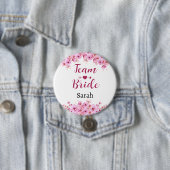 Team bruid met aangepaste naam roze bloem ronde button 7,6 cm (In situ)