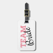 Team Bruid Roze Schrift Bagagelabel (Voorkant verticaal)