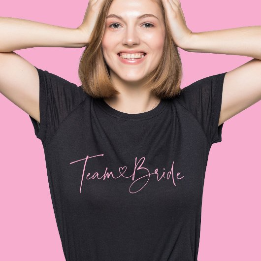 Team Bruid Roze Script Hart Trouwfeest T-shirt